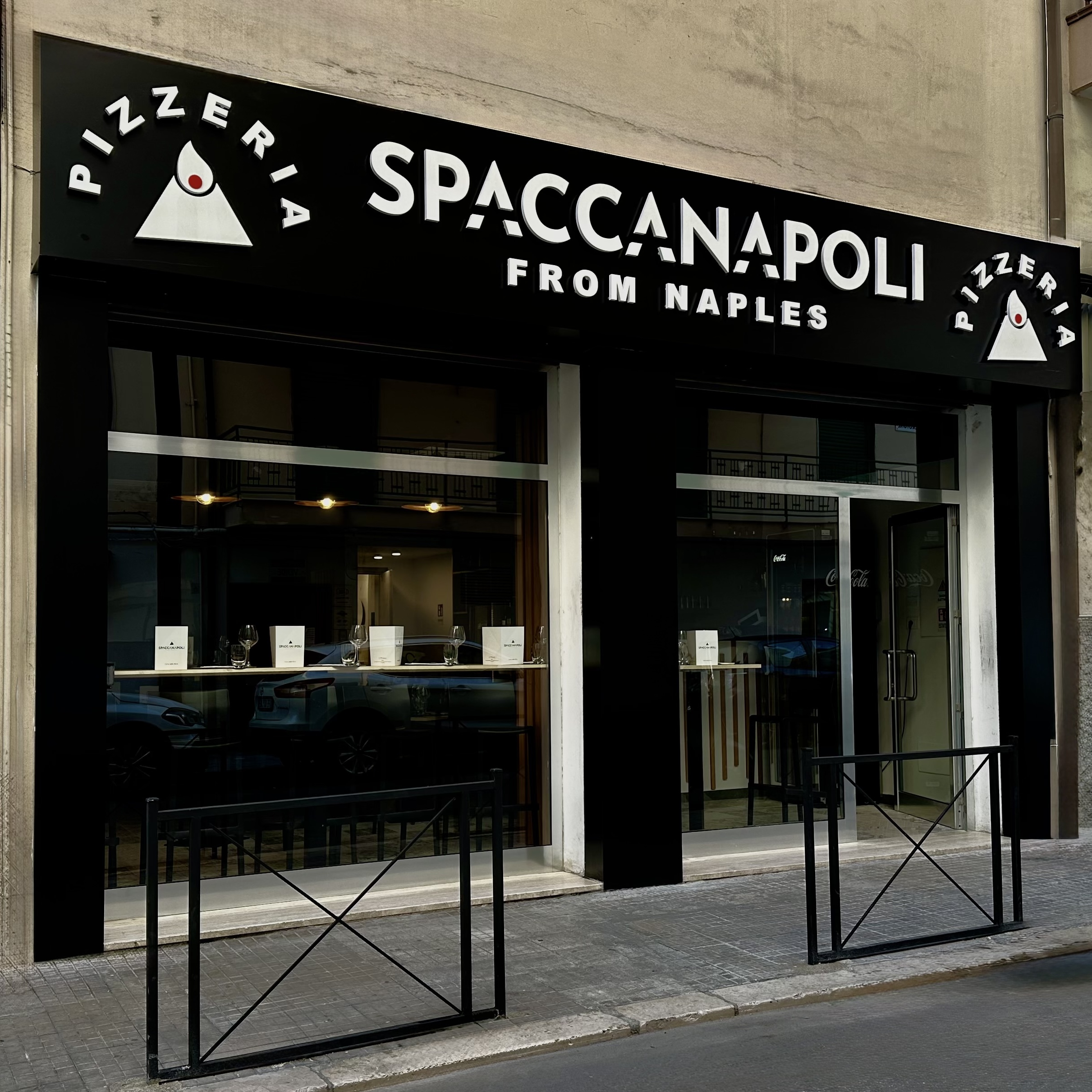 Interno Pizzeria Spaccanapoli